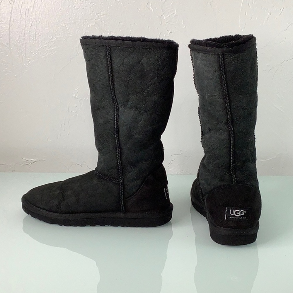 UGG Classic tall black leather boot size 7 EUC